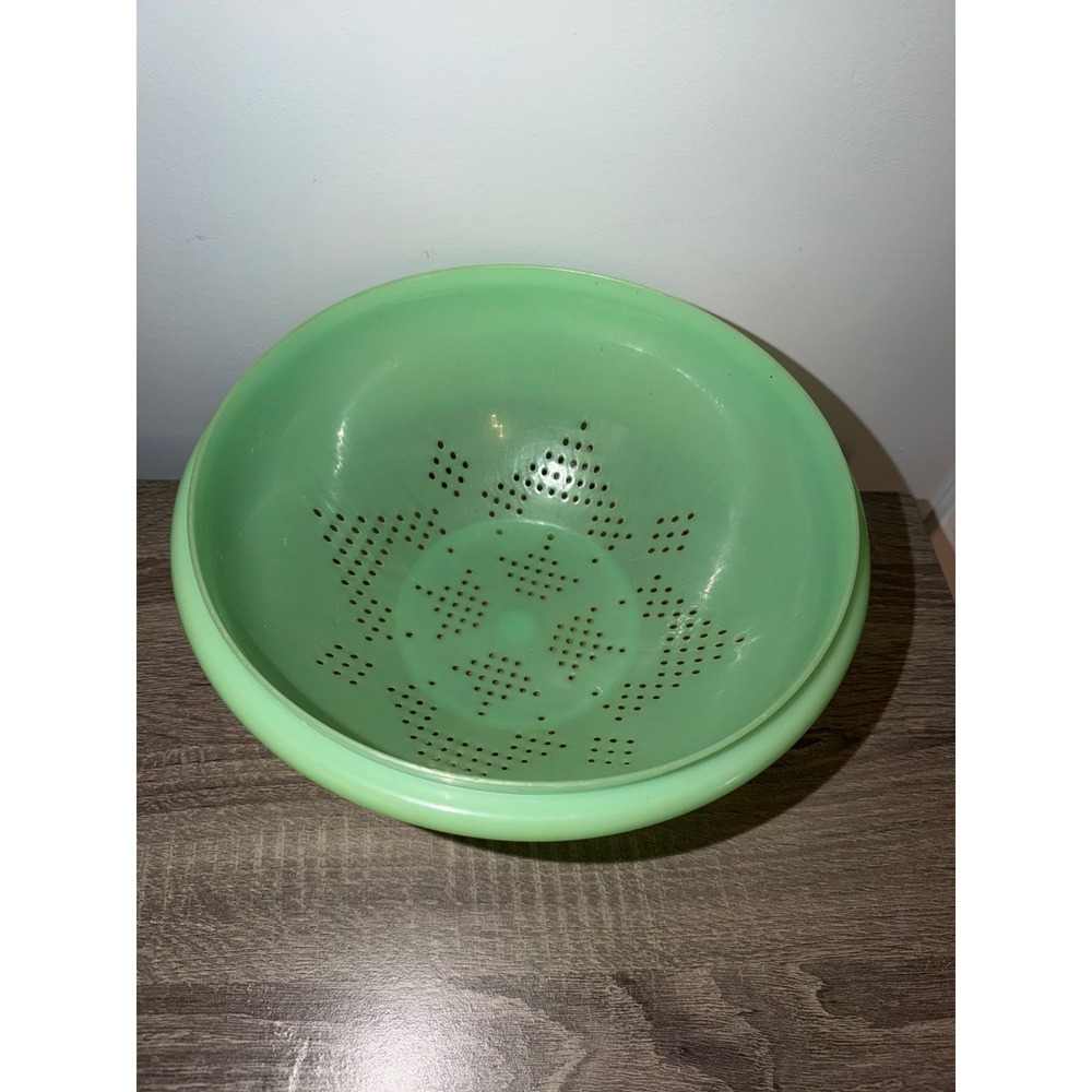 Vintage Tupperware Colander Mint Green Jadeite Starburst Drainer 339 USA